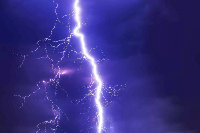 striking facts about lightning