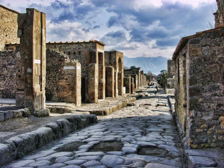 Pompeii, Italy — Beautiful Lost City