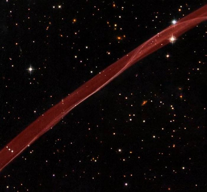 A delicate ribbon of gas, the remnant of a supernova explosion